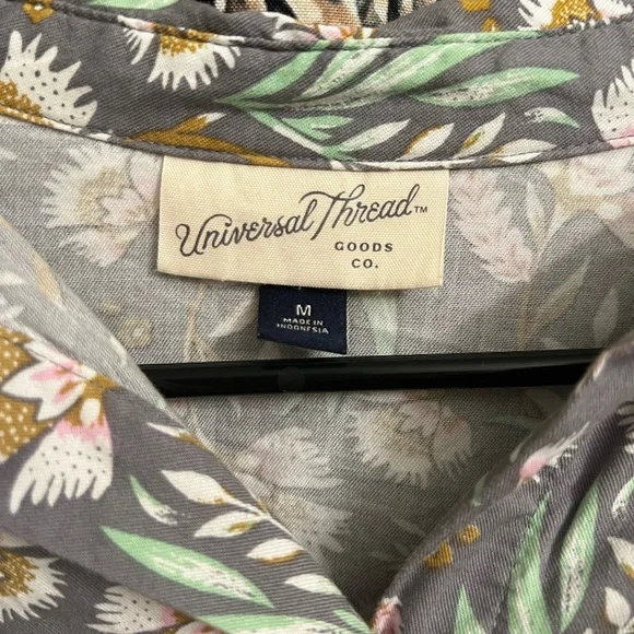 Universal thread floral printed short sleeve button up. - Picture 4 of 5